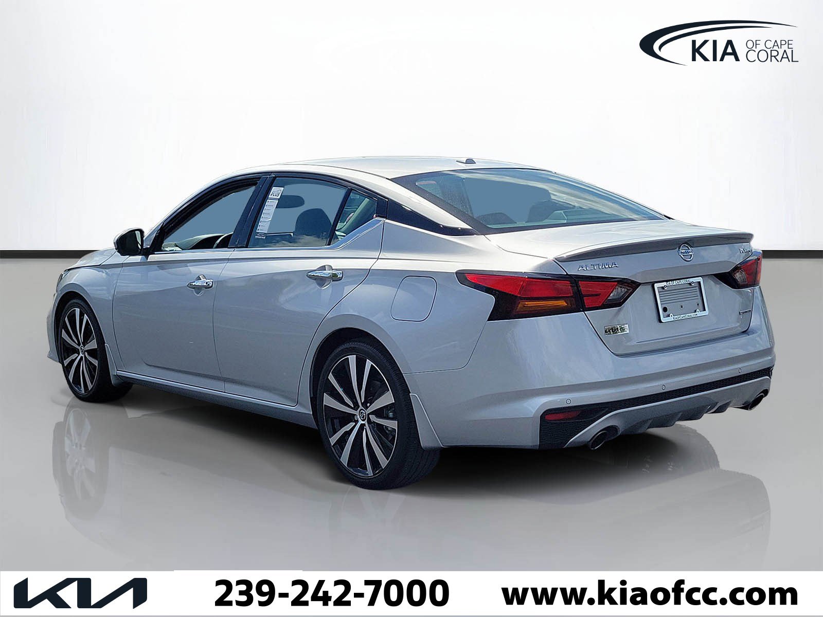 Used 2020 Nissan Altima 2.0 Platinum FWD image 4