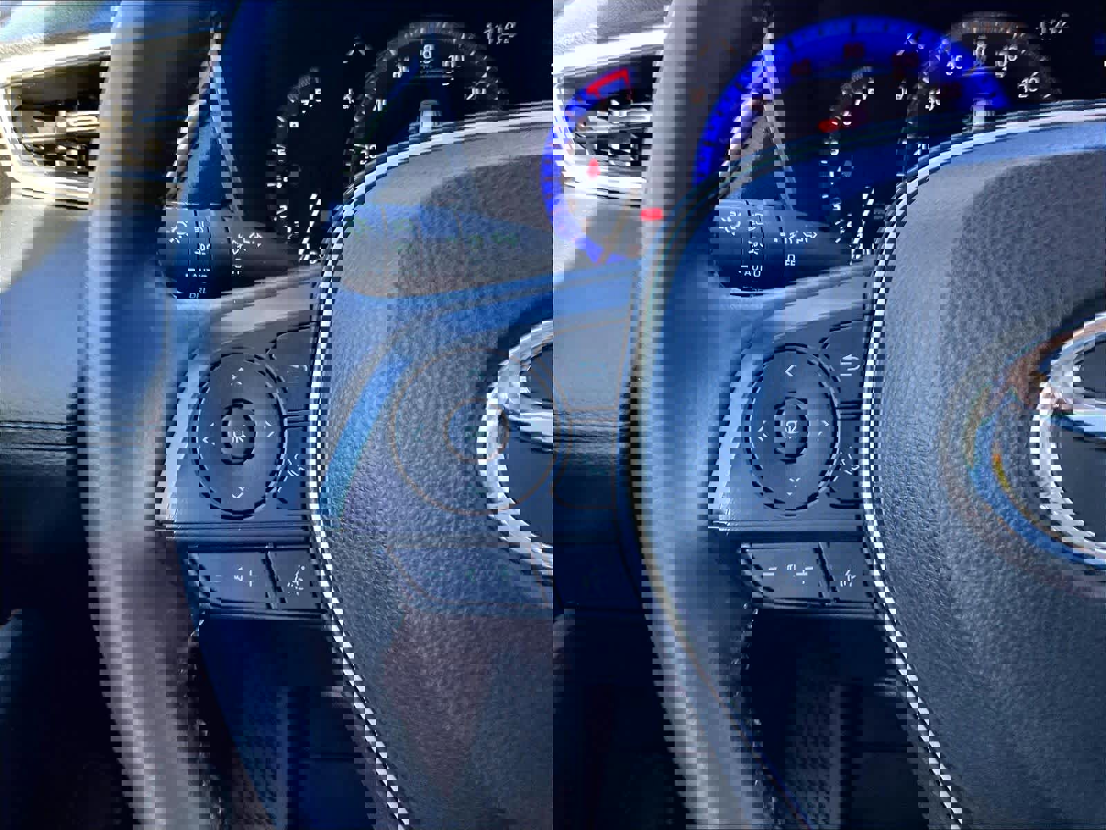 Used 2022 Toyota Corolla Cross XLE w/ Convenience Package image 23