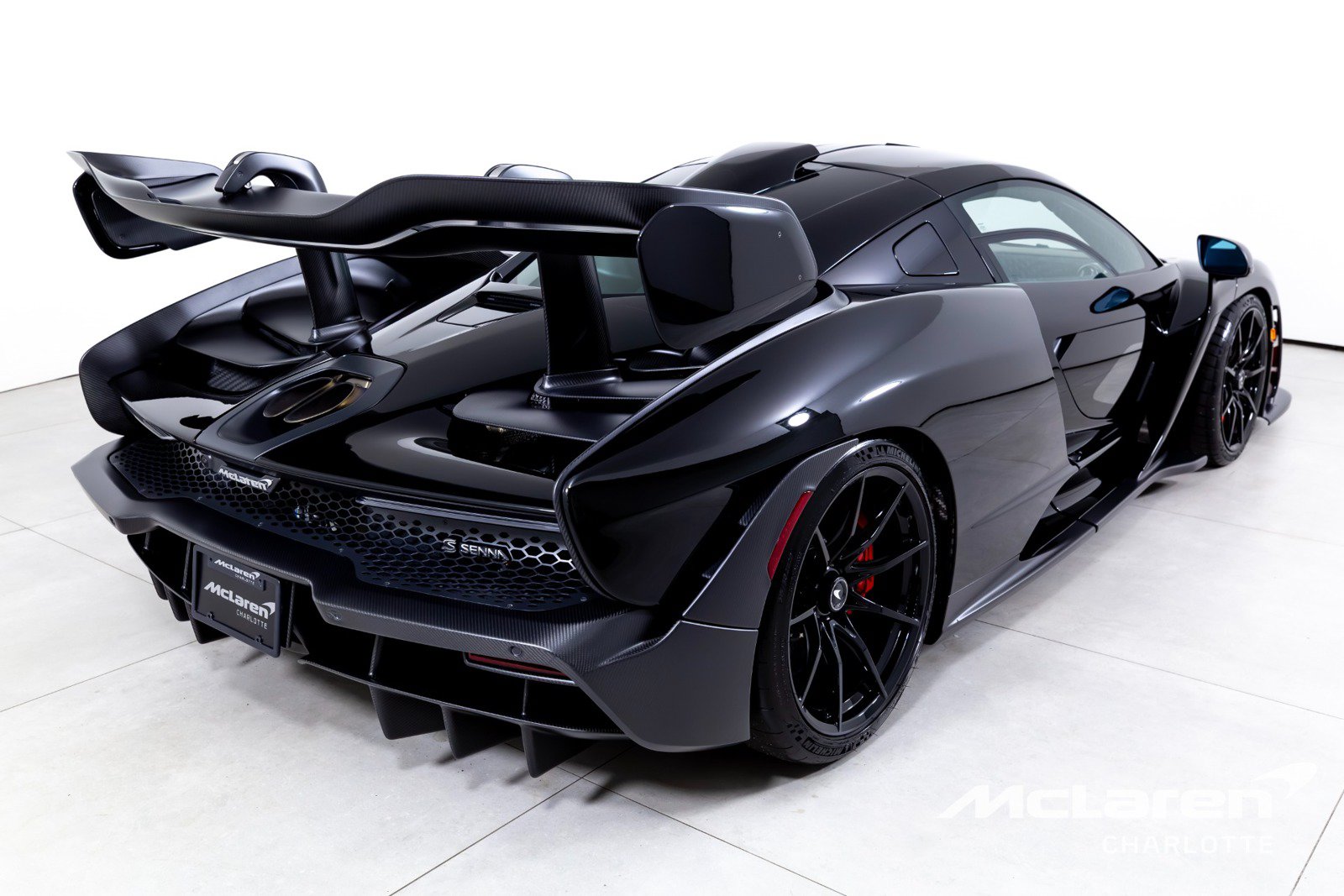 Used 2019 McLaren Senna RWD image 9