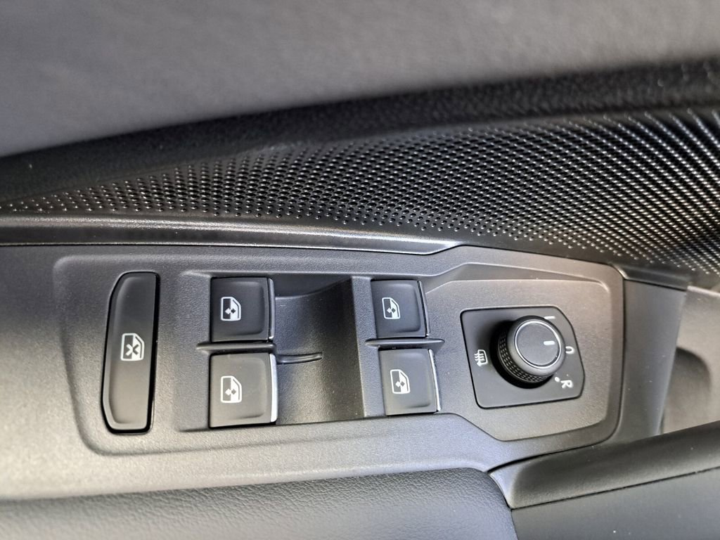 New 2025 Volkswagen Tiguan SE image 16