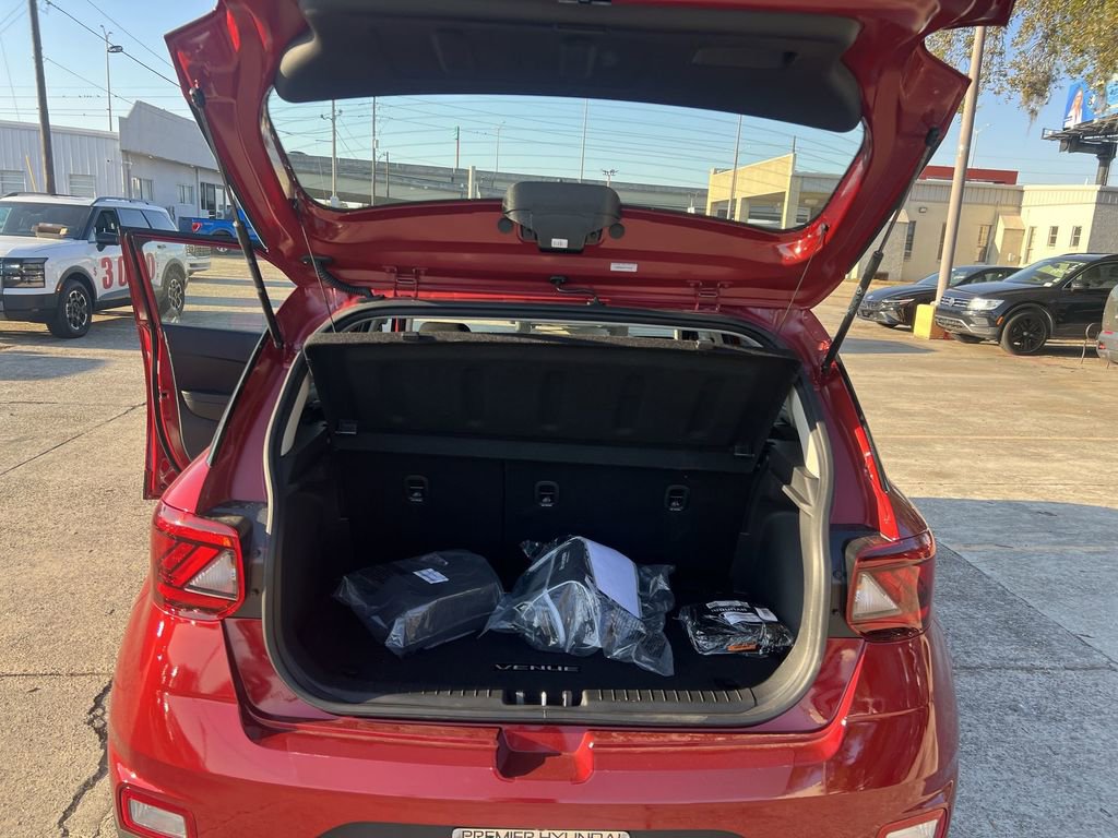 Used 2026 Hyundai Venue SE image 17
