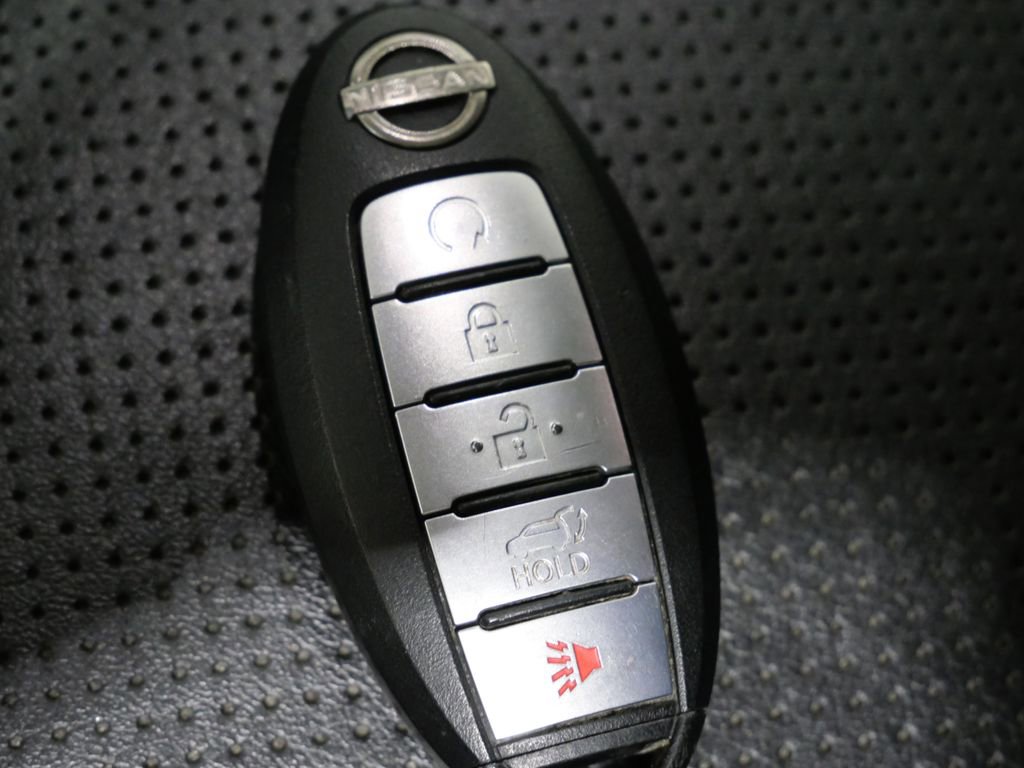 Used 2024 Nissan Armada SL w/ Captain's Chairs Package image 32