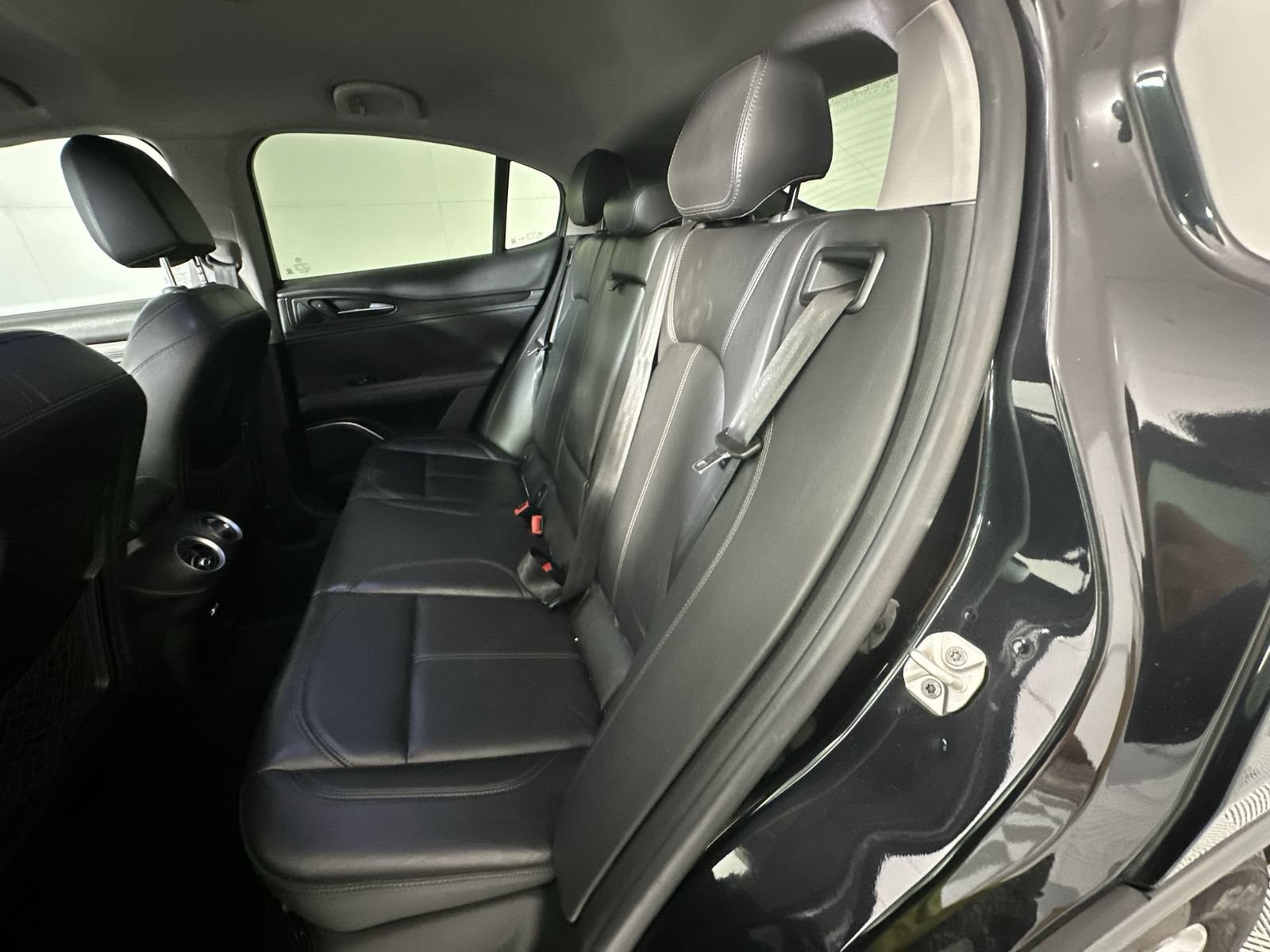 Used 2019 Alfa Romeo Stelvio AWD image 23
