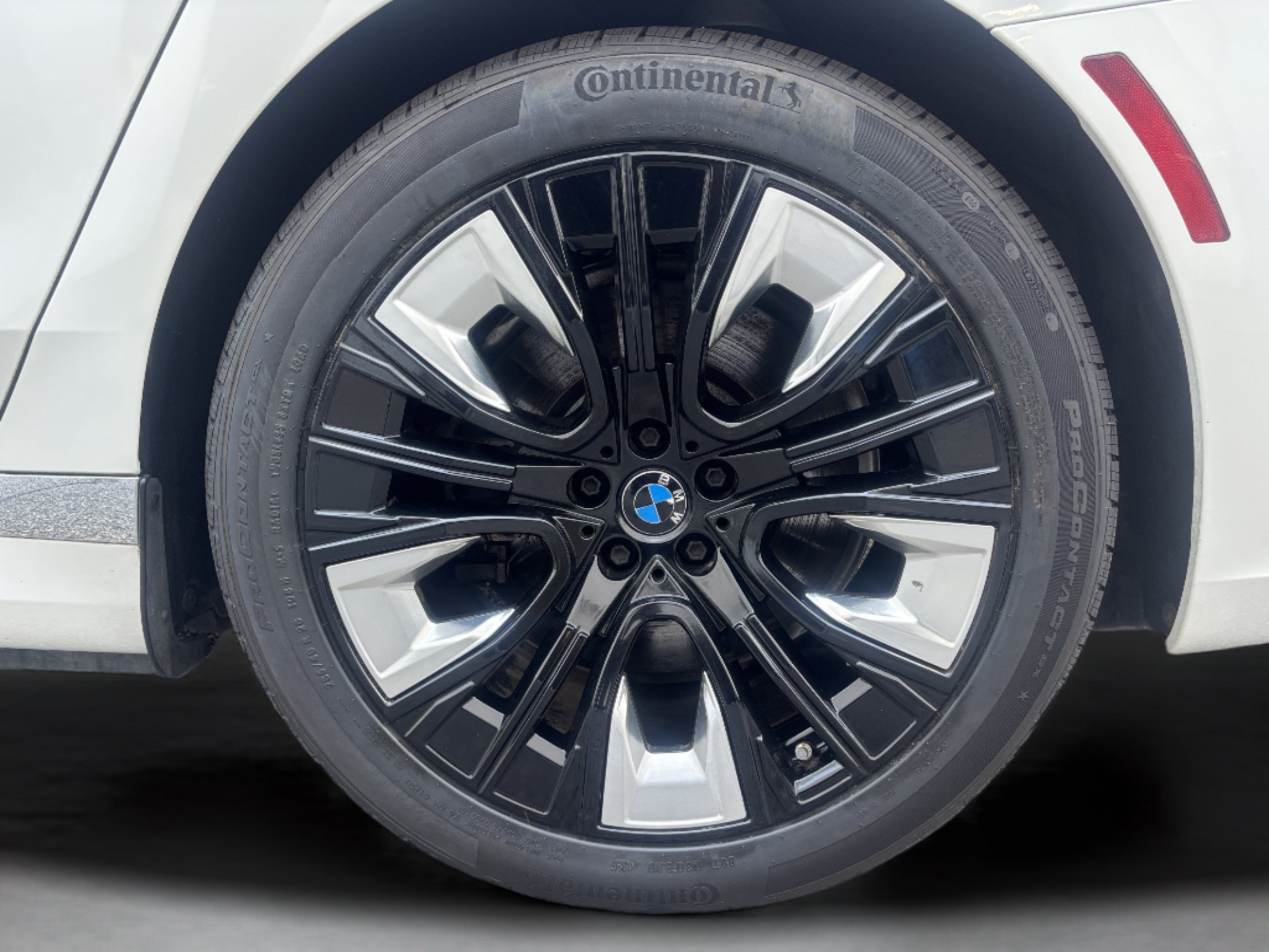 Certified 2023 BMW i7 xDrive60 AWD/4WD image 40