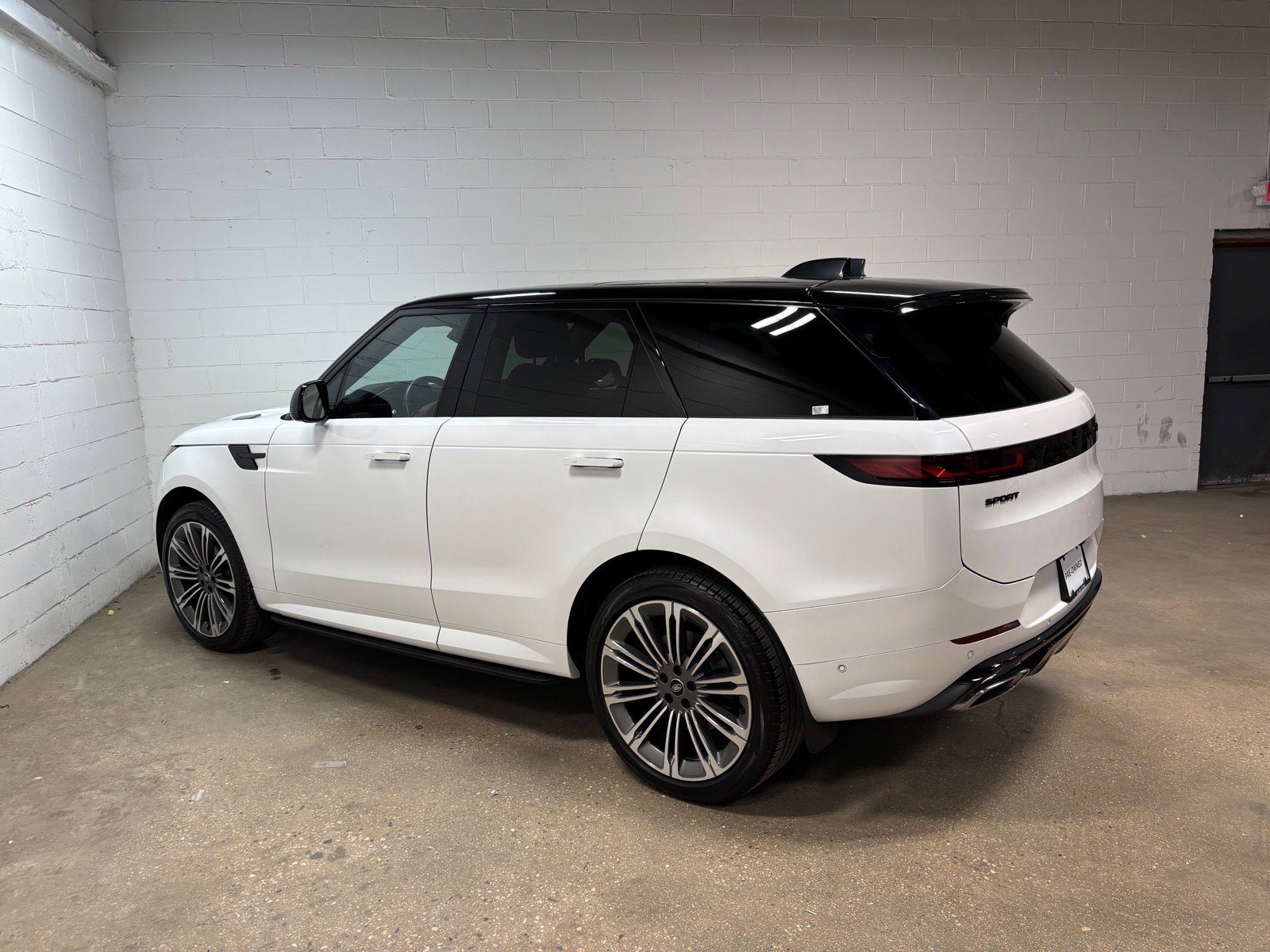 Used 2024 Land Rover Range Rover Sport Dynamic SE image 10