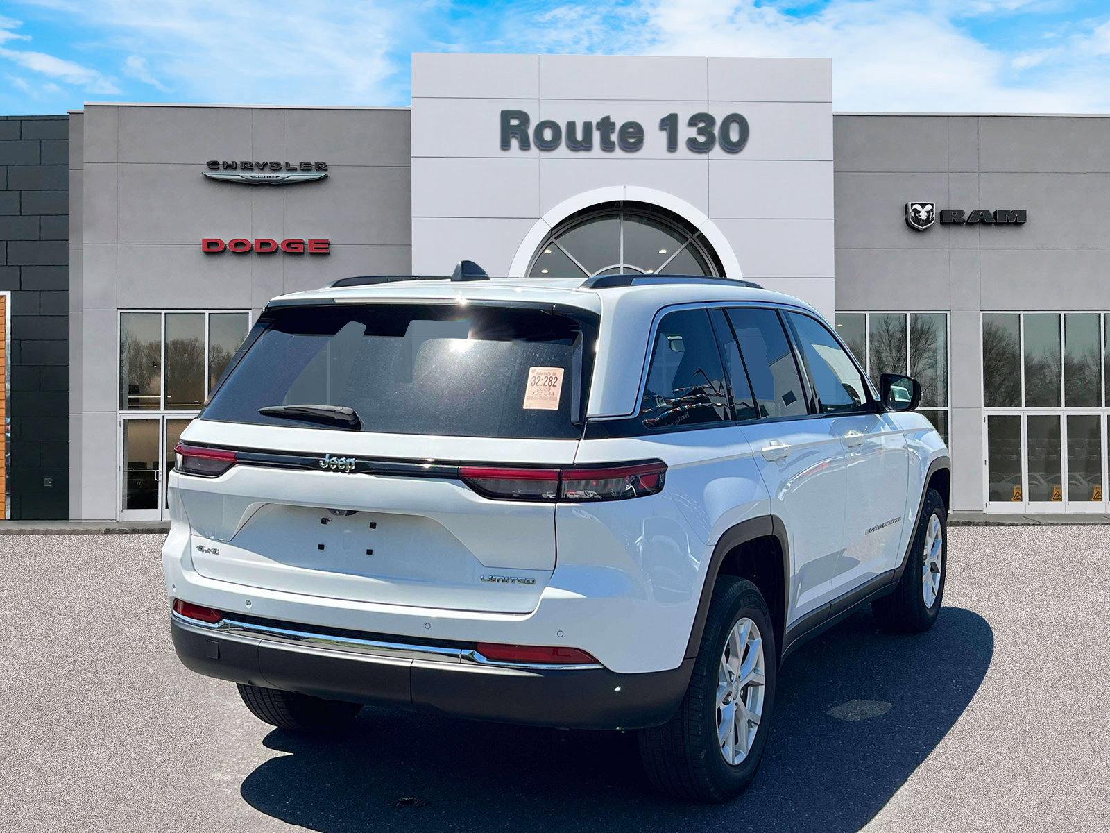 Used 2023 Jeep Grand Cherokee Limited AWD/4WD image 4