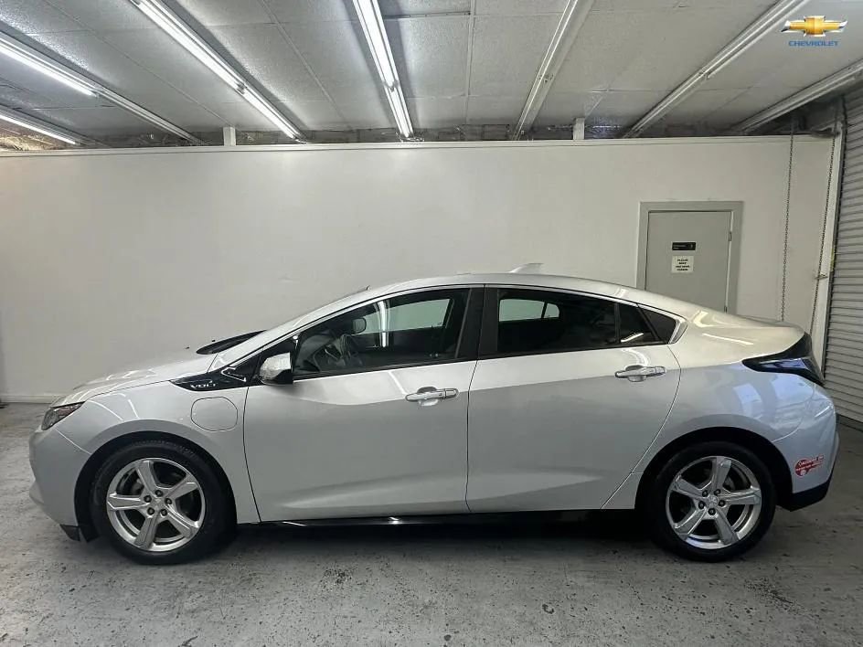 Used 2017 Chevrolet Volt LT w/ Comfort Package image 8