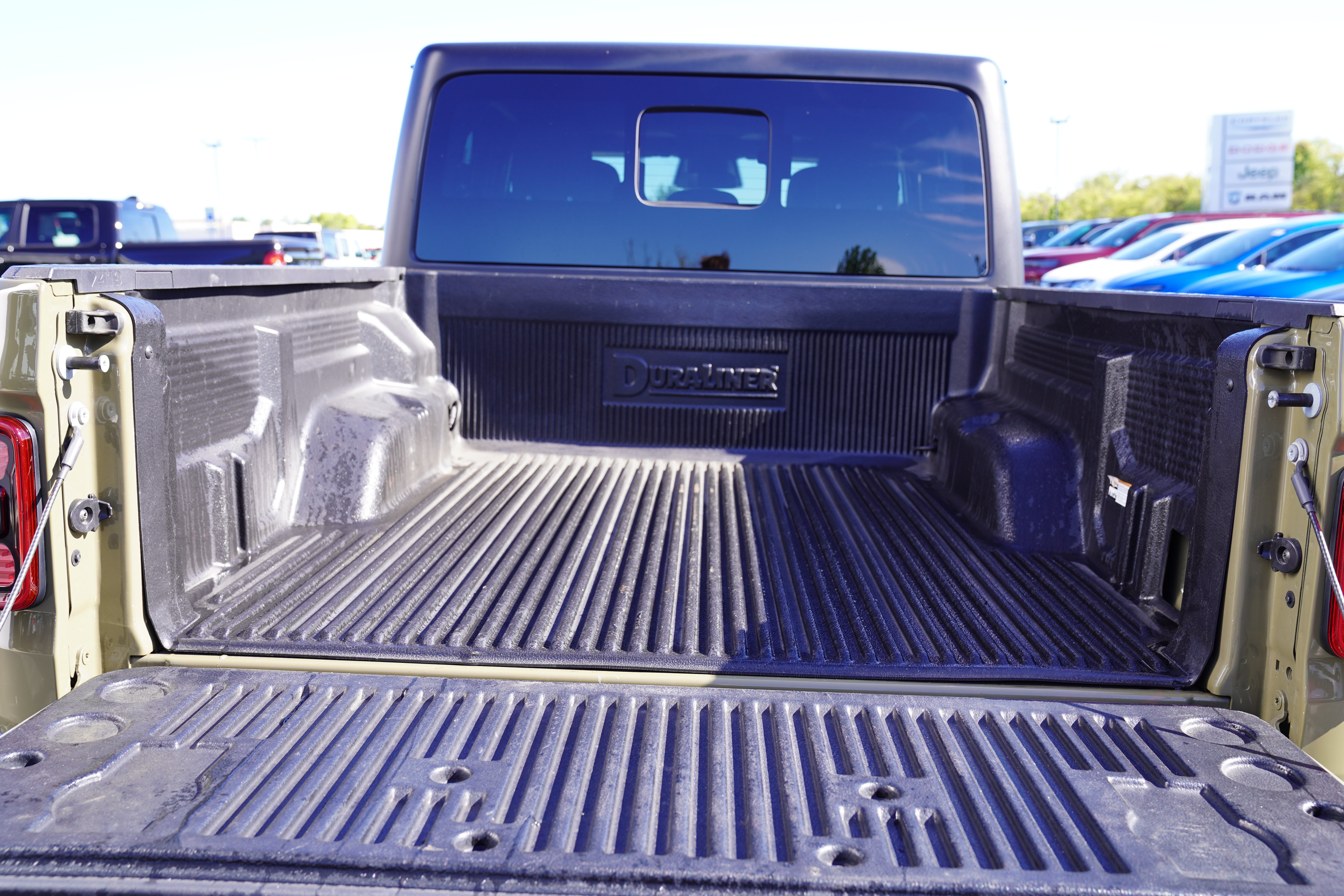 Used 2026 Jeep Gladiator Rubicon AWD/4WD image 7