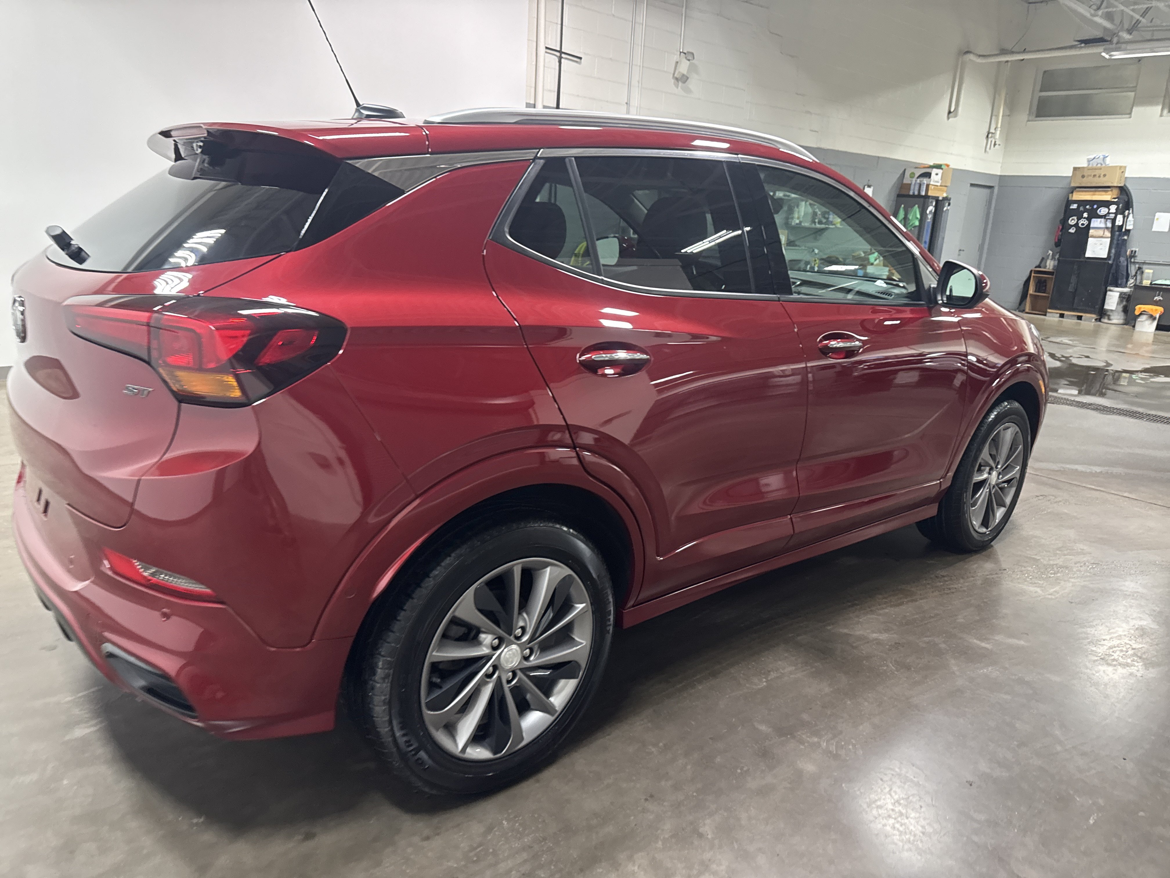 Used 2021 Buick Encore GX Essence w/ Advanced Technology Package AWD/4WD image 3
