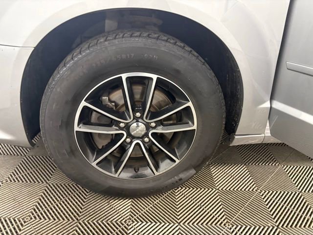 Used 2017 Dodge Grand Caravan SE image 21