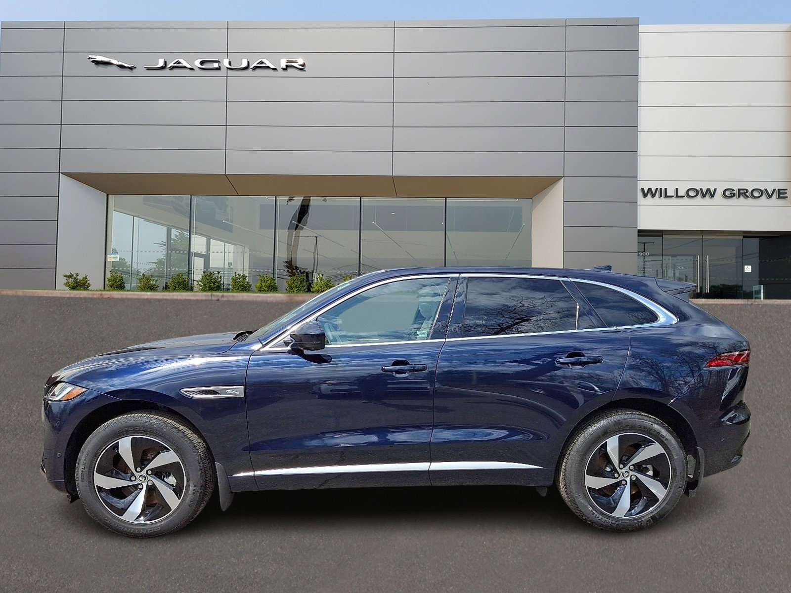 Certified 2025 Jaguar F-PACE R-Dynamic S image 6