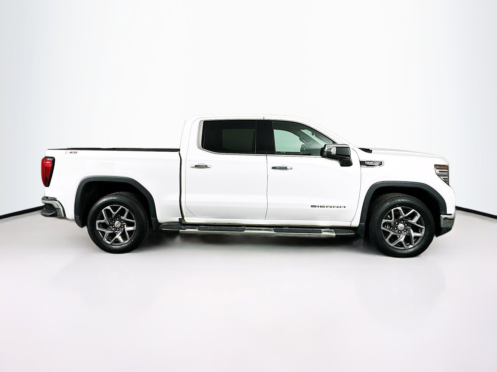 Used 2022 GMC Sierra 1500 SLT w/ X31 Off-Road Package image 10