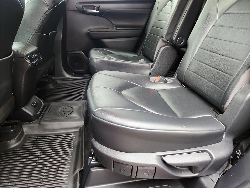 Used 2020 Toyota Highlander XLE image 9