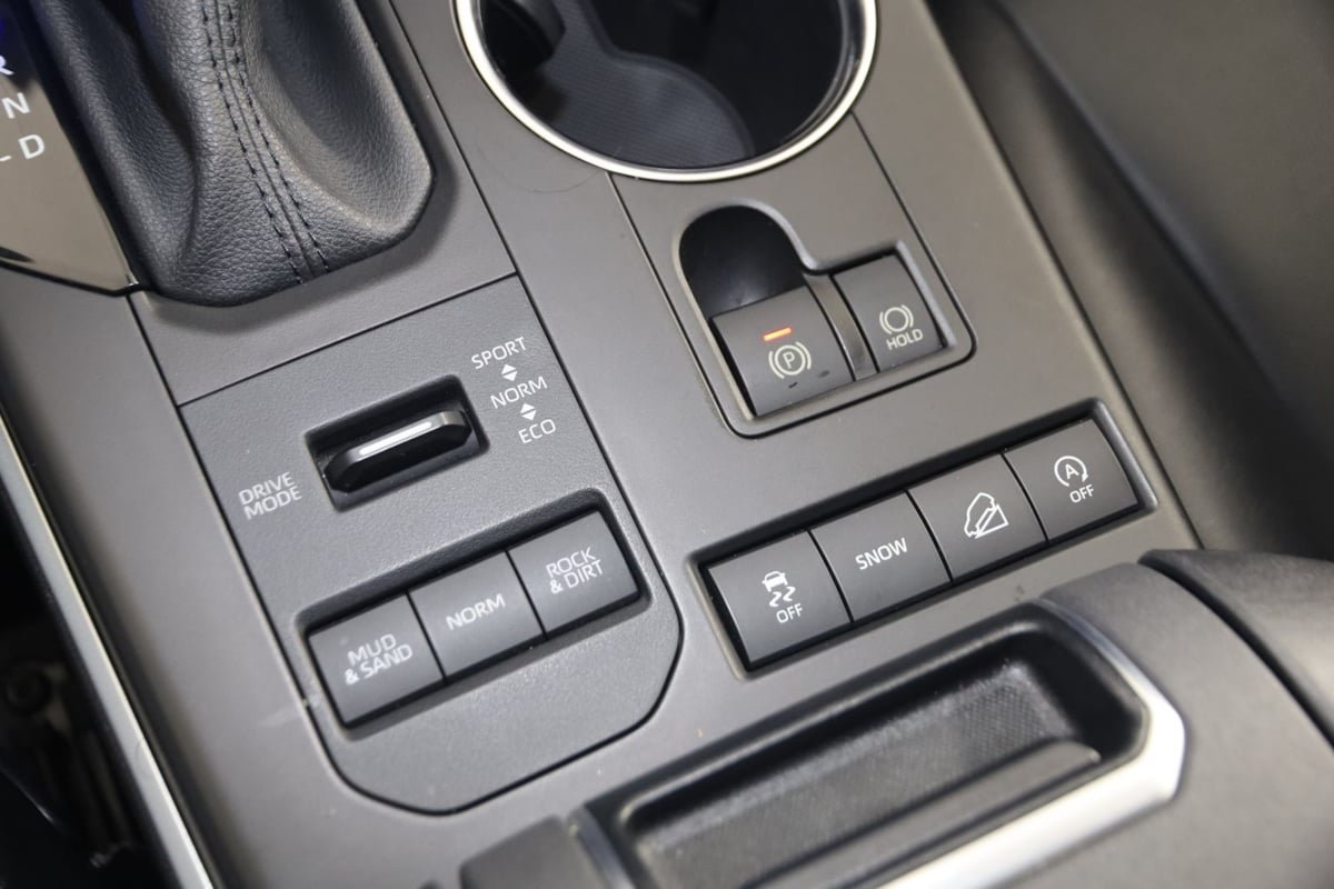 Used 2021 Toyota Highlander XLE AWD/4WD image 27