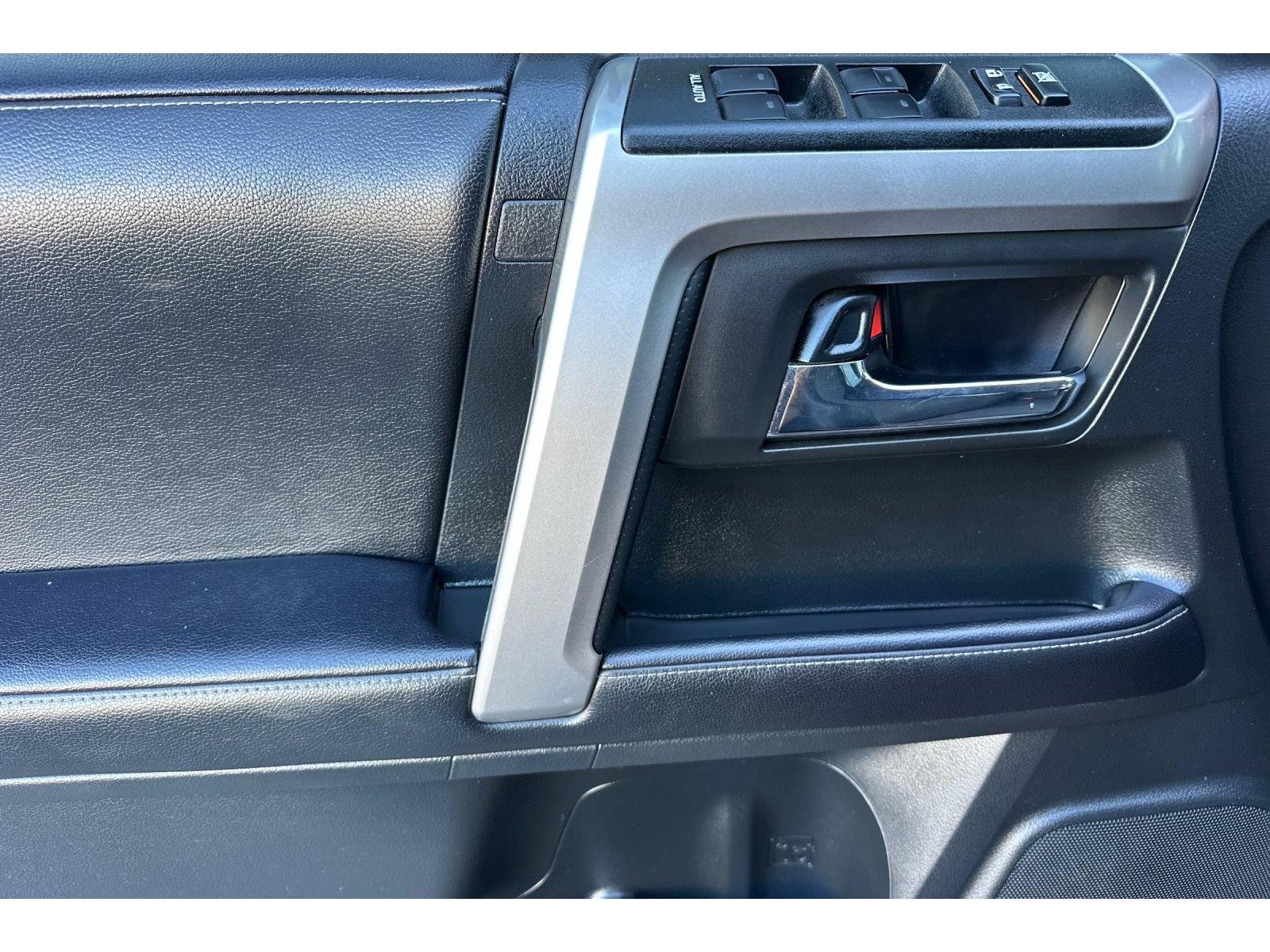 Used 2022 Toyota 4Runner SR5 Premium w/ Moonroof Package AWD/4WD image 11