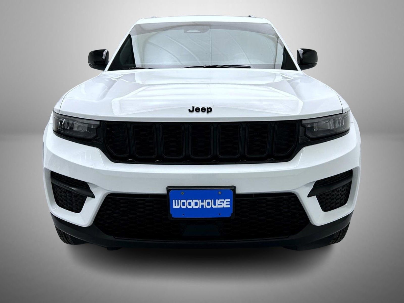 Used 2025 Jeep Grand Cherokee Altitude image 2
