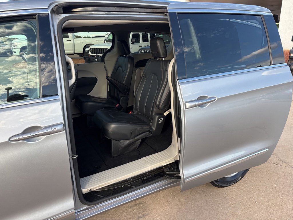 Used 2018 Chrysler Pacifica Touring-L Plus w/ Advanced Safetytec Group image 18