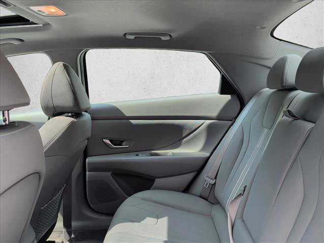 Used 2025 Hyundai Elantra SEL FWD image 21