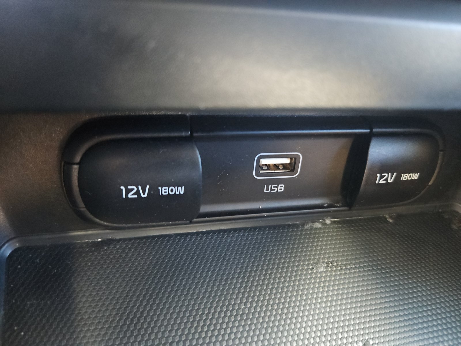 Used 2025 Kia Soul LX FWD image 17