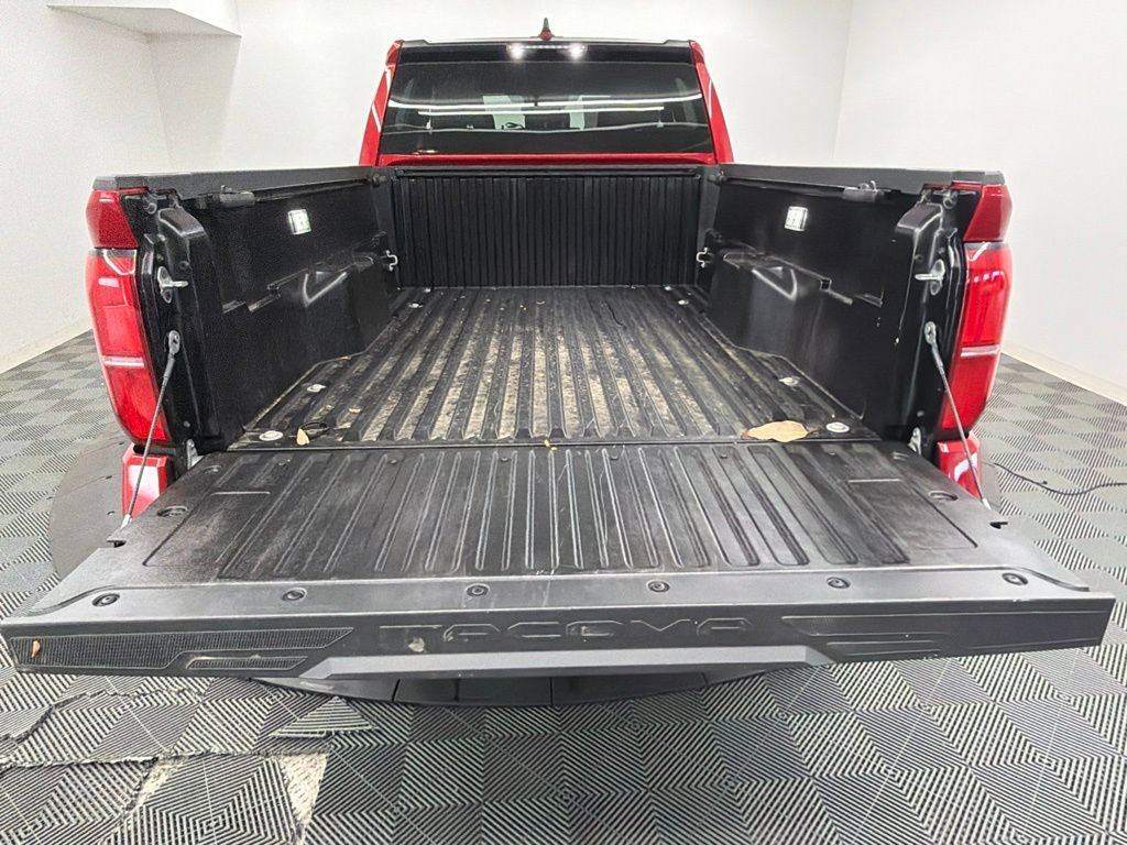 Used 2025 Toyota Tacoma SR5 AWD/4WD image 15