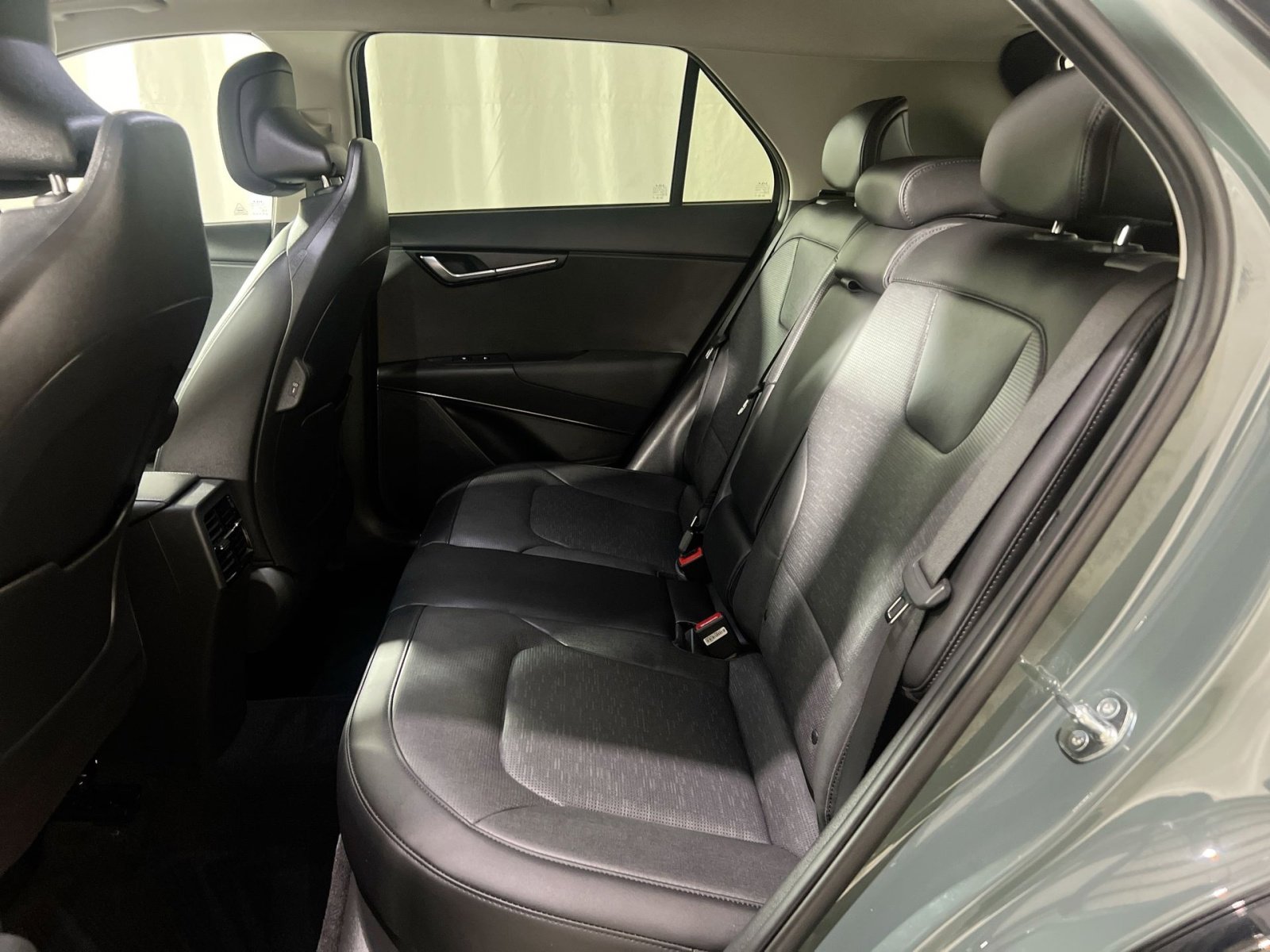 Used 2023 Kia Niro SX Touring image 26