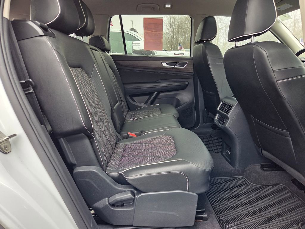 Used 2024 Volkswagen Atlas SEL Premium R-Line AWD/4WD image 33