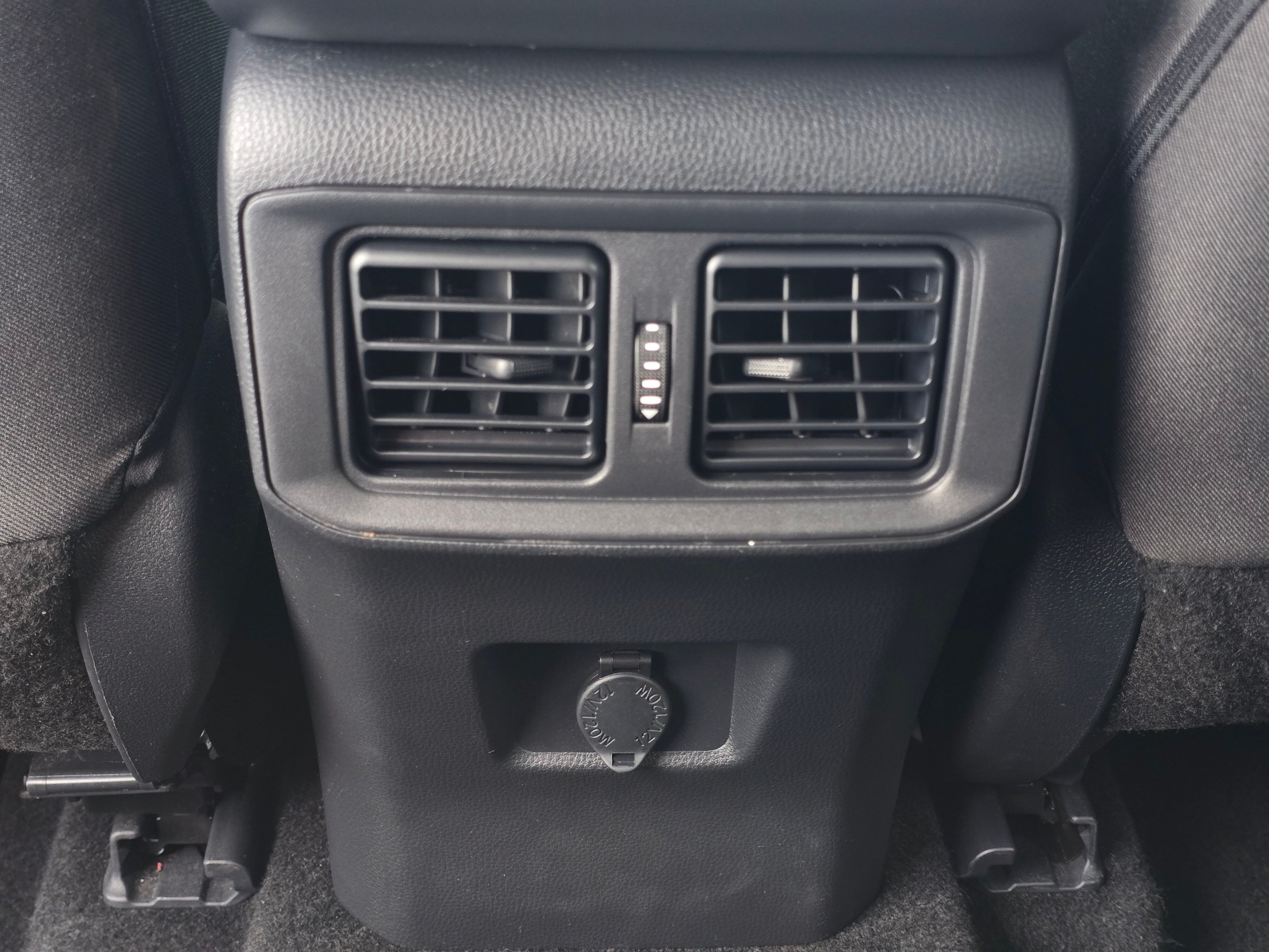 Used 2025 Toyota RAV4 LE AWD/4WD image 18