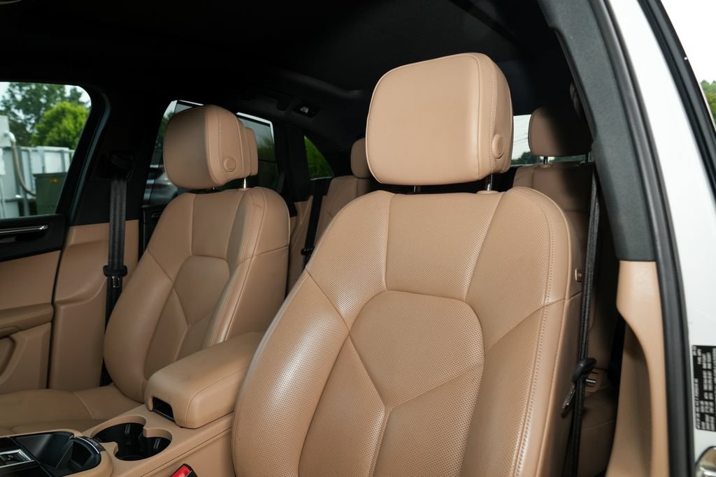 Certified 2024 Porsche Macan AWD/4WD image 22