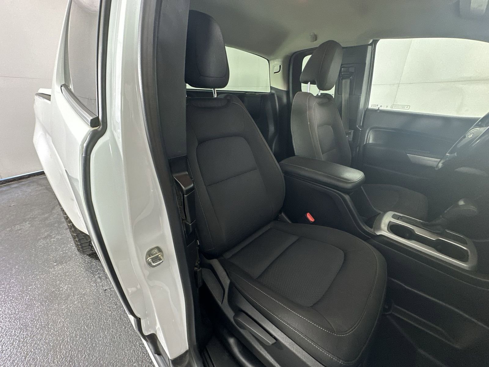 Used 2020 Chevrolet Colorado LT w/ Safety Package AWD/4WD image 25