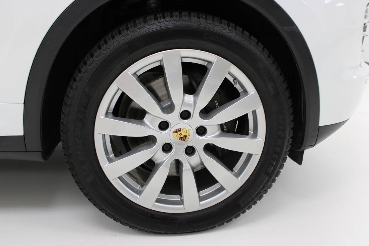 Used 2014 Porsche Cayenne Platinum Edition AWD/4WD image 14