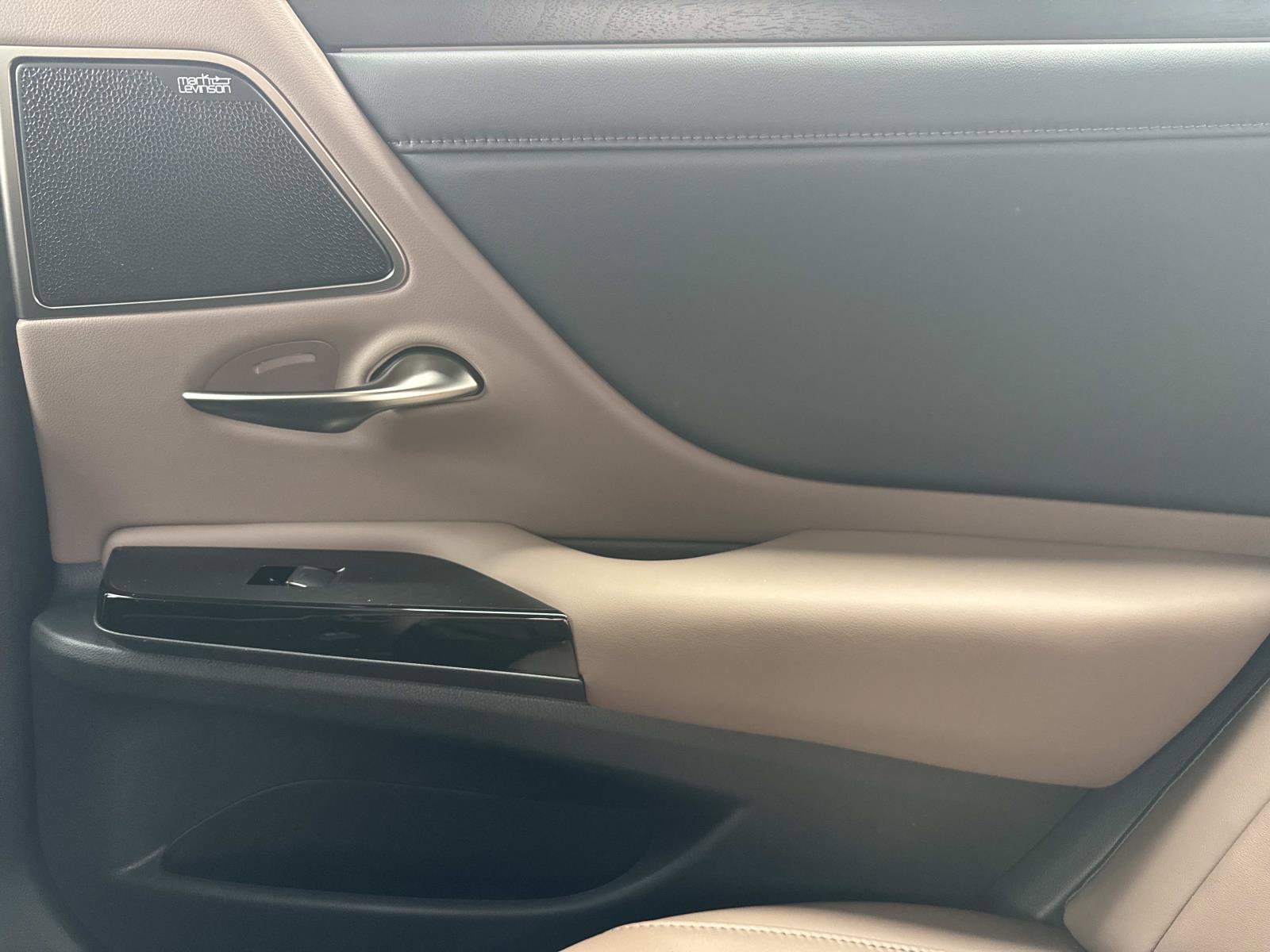 New 2025 Lexus ES 350 Ultra Luxury image 13