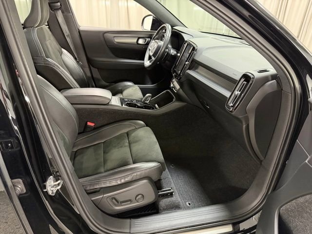 Used 2019 Volvo XC40 T5 R-Design image 7