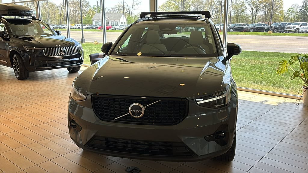 New 2026 Volvo XC40 B5 Plus w/ Protection Package Premier AWD/4WD image 4