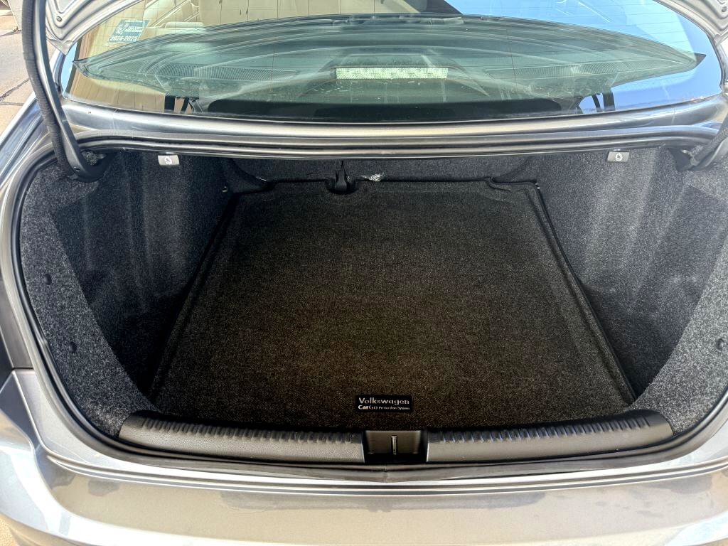 Used 2018 Volkswagen Jetta SE image 9