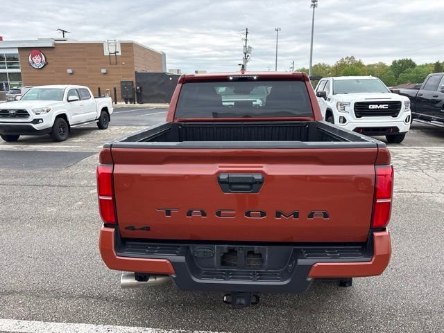 Used 2025 Toyota Tacoma TRD Sport AWD/4WD image 4