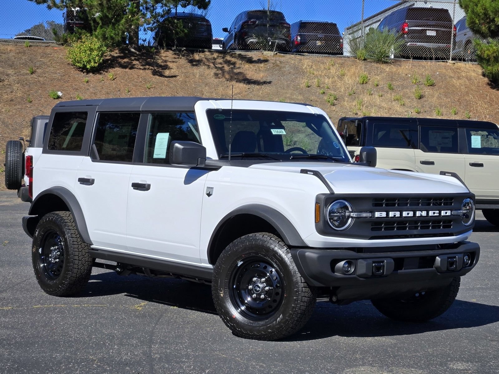 New 2026 Ford Bronco Big Bend w/ Black Diamond Package AWD/4WD image 2