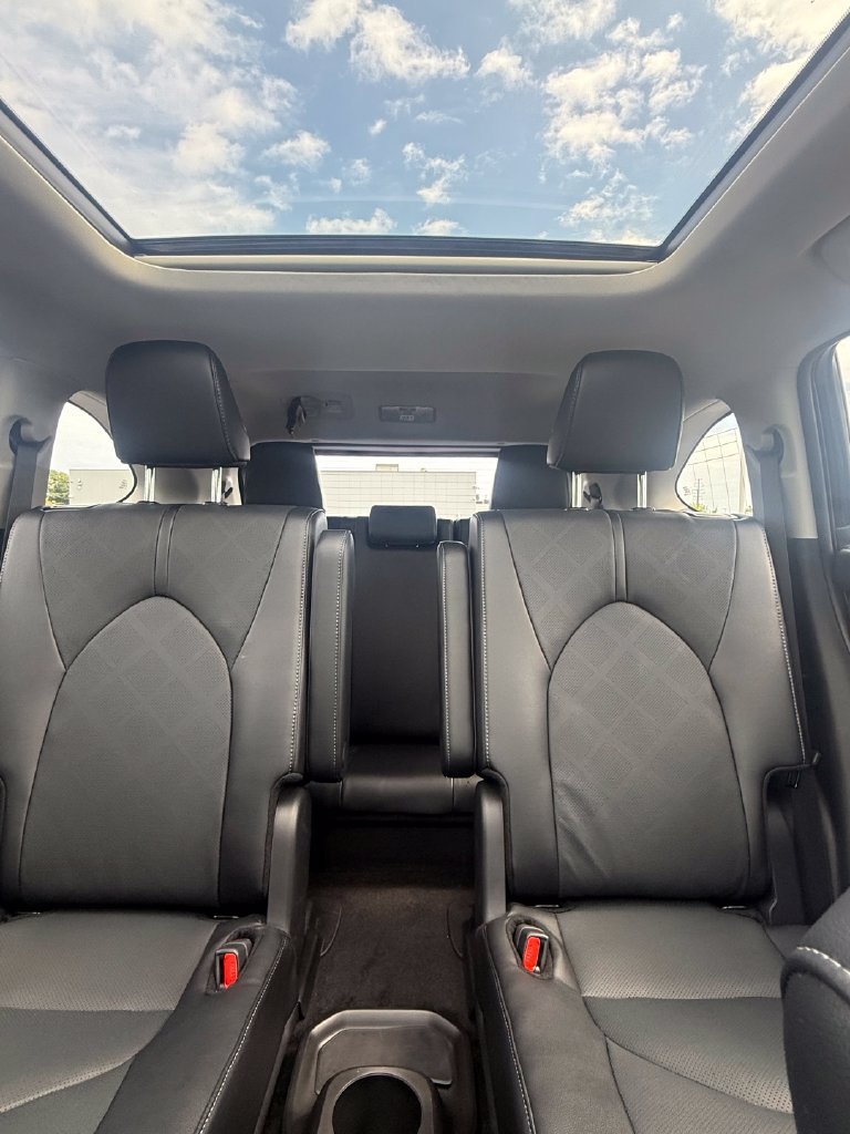 Used 2026 Toyota Highlander Platinum AWD/4WD image 32