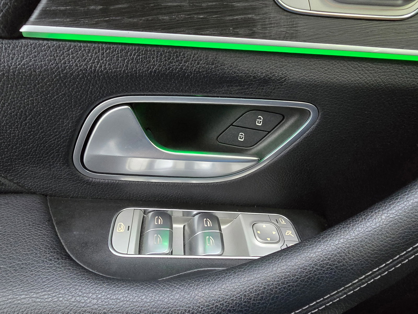 Used 2023 Mercedes-Benz GLE 350 w/ Premium Package image 23