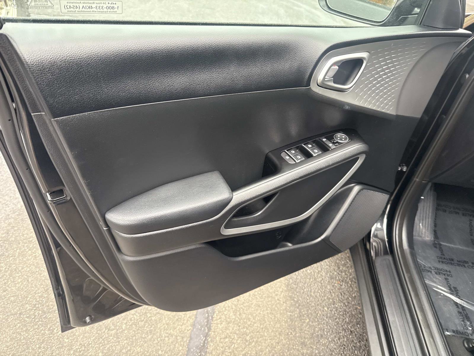 Used 2025 Kia Soul LX image 16