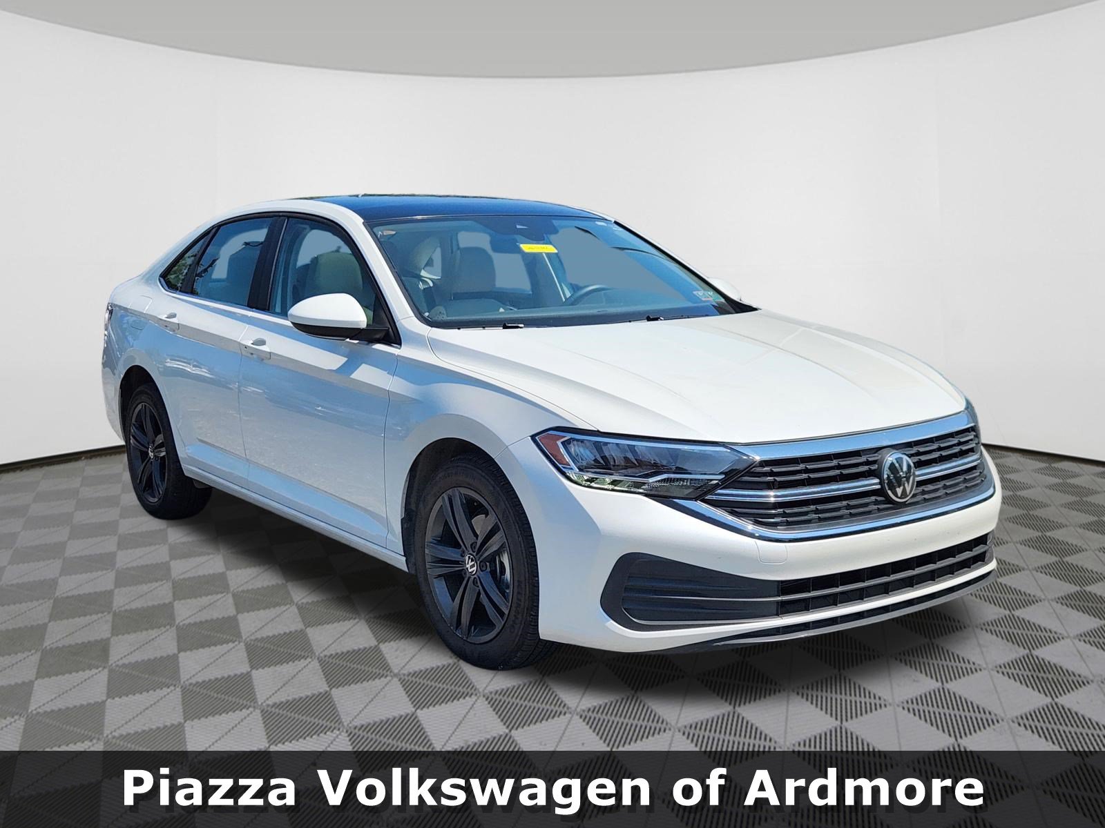 Used 2024 Volkswagen Jetta SE w/ Panoramic Sunroof Package
