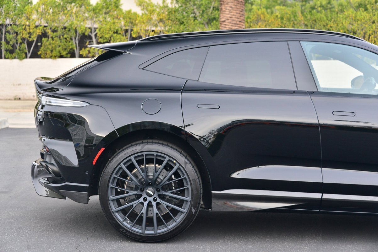 Used 2023 Aston Martin DBX 707 image 19