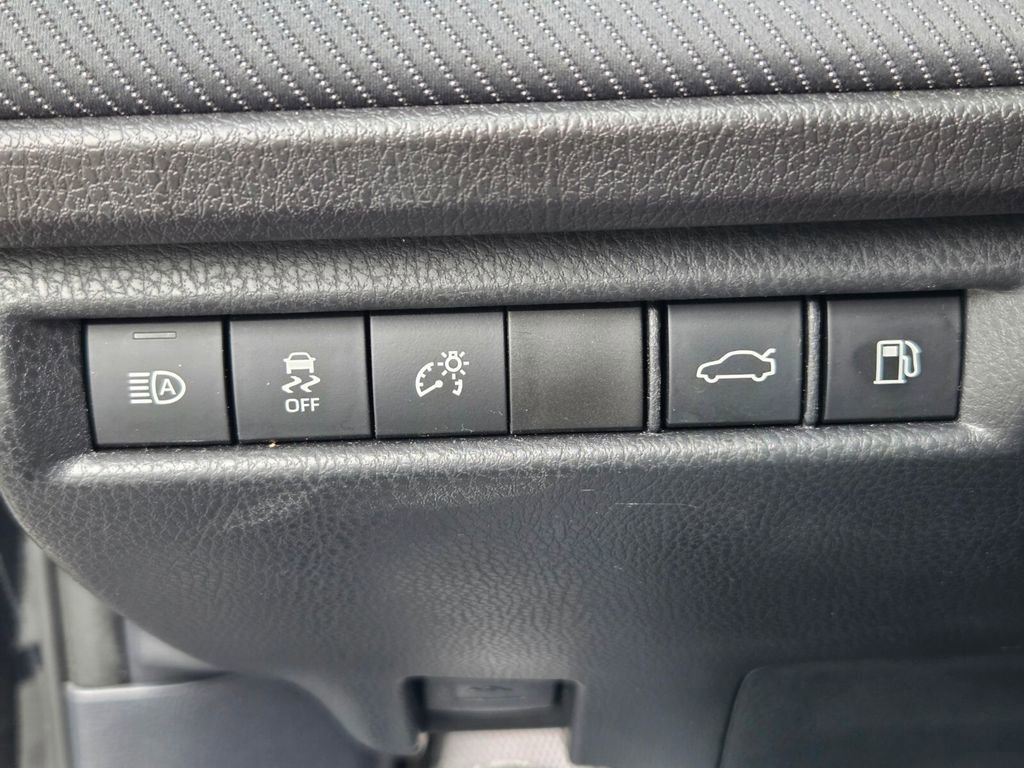 Used 2025 Toyota Camry SE image 25