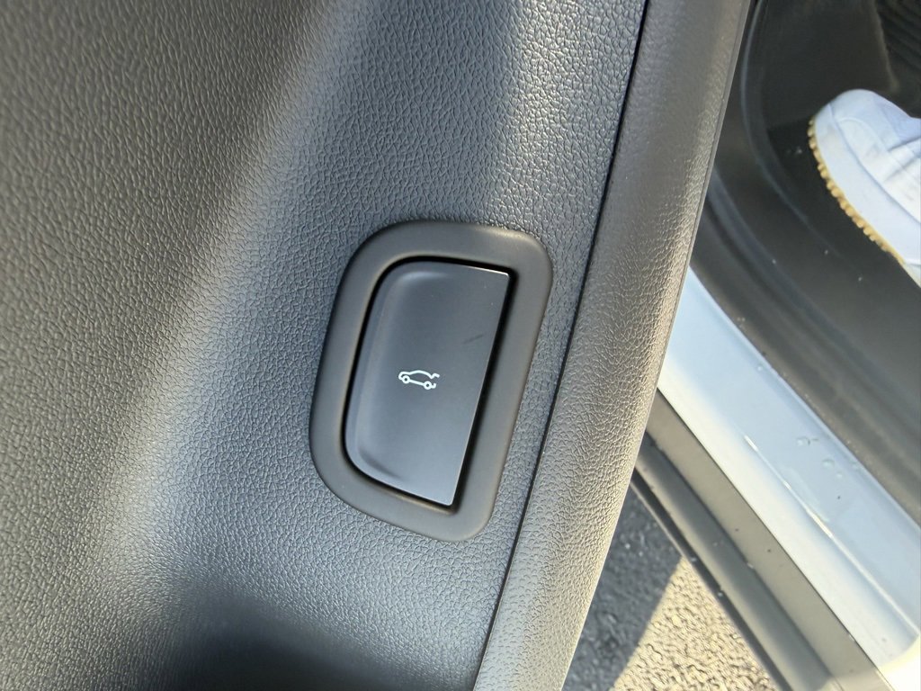 New 2026 Chevrolet Traverse LT w/ Driver Confidence Package image 15