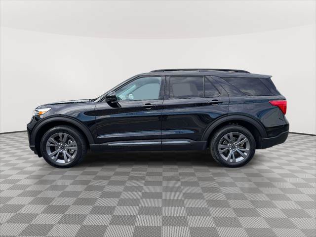 Used 2023 Ford Explorer XLT w/ Equipment Group 202A AWD/4WD image 4