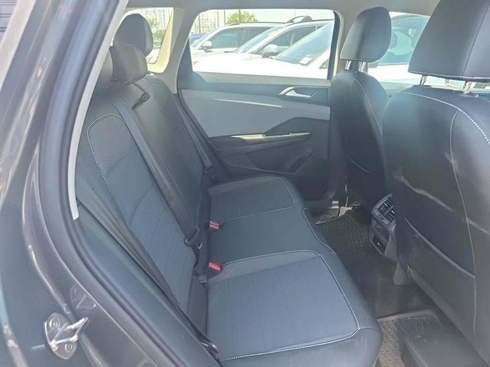 Certified 2023 Volkswagen Taos SE FWD image 2