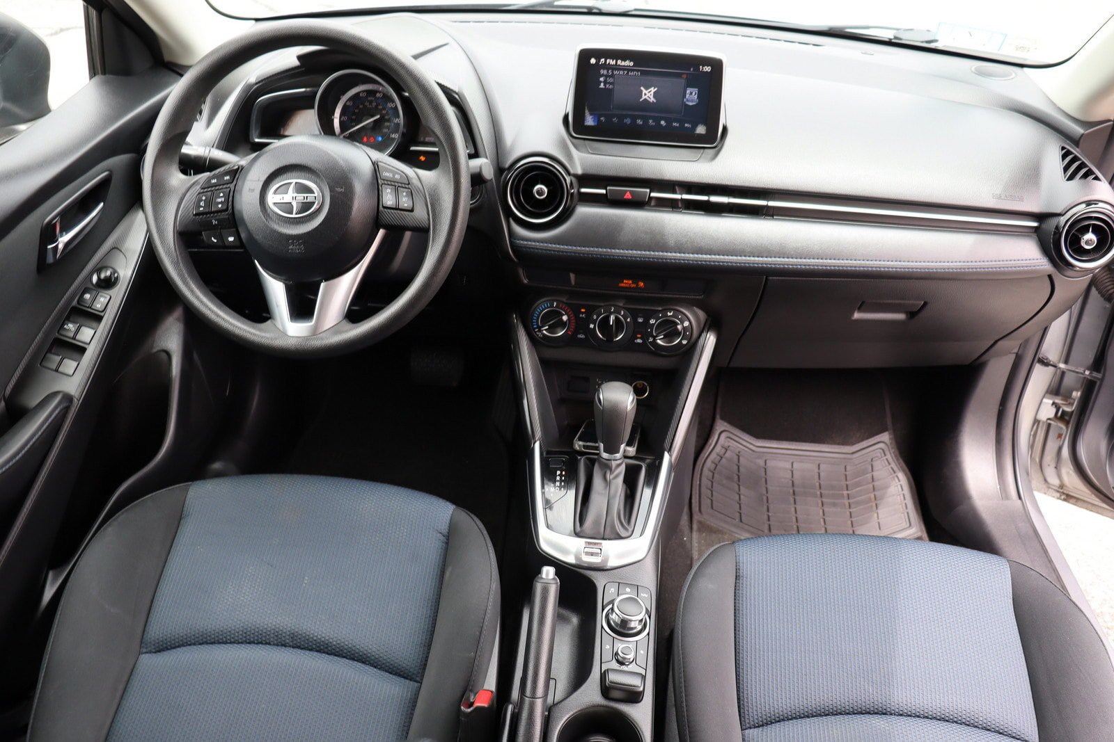 Used 2016 Scion iA FWD image 9