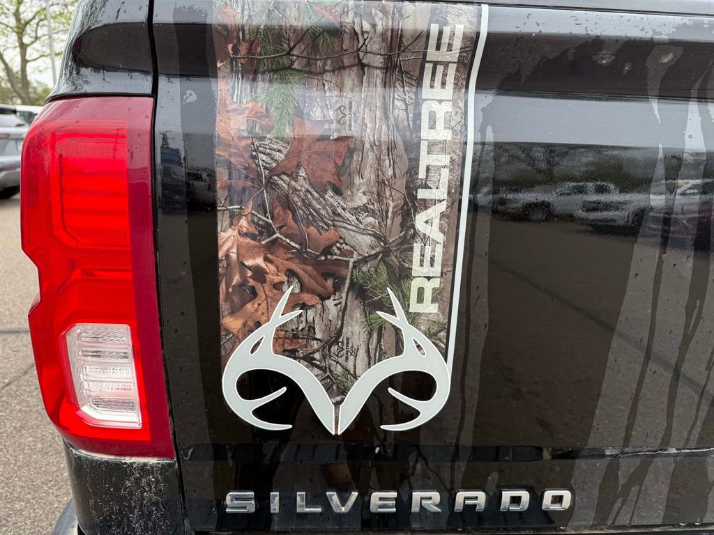 Used 2017 Chevrolet Silverado 1500 LTZ Z71 w/ Realtree Edition AWD/4WD image 10