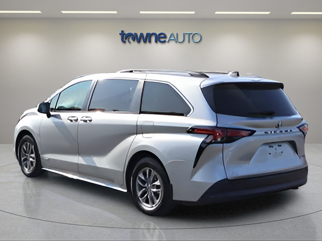 Used 2021 Toyota Sienna XLE AWD/4WD image 4