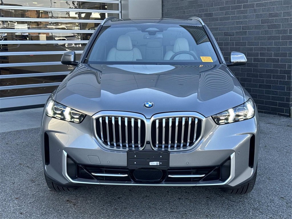 Used 2025 BMW X5 xDrive40i w/ Parking Assistance Package image 2