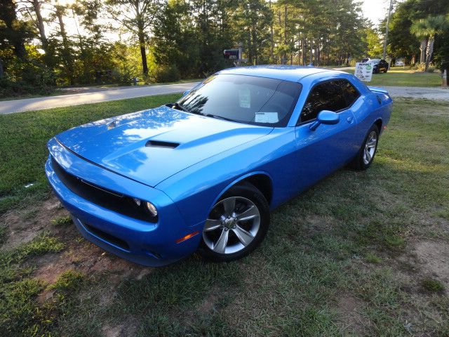 Used 2019 Dodge Challenger SXT image 3
